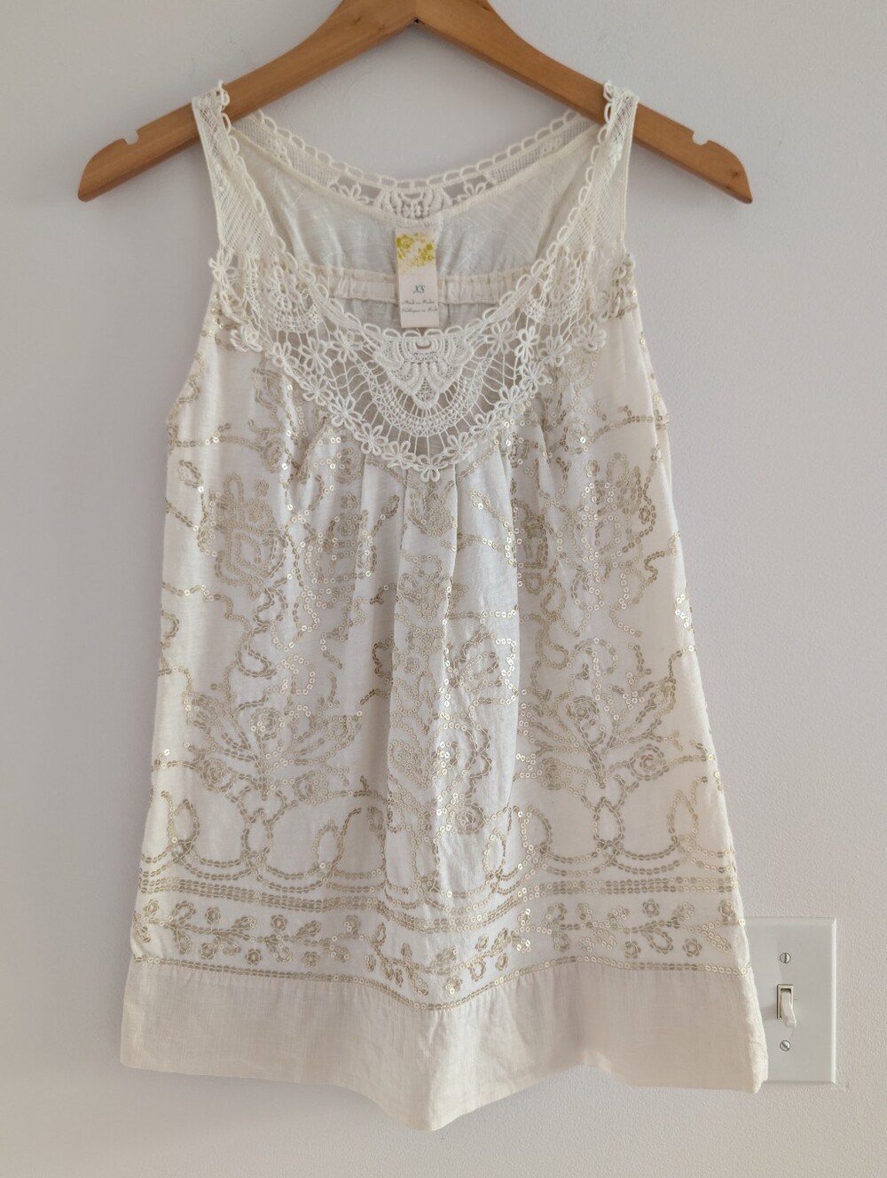 3/$30 Anthropologie Cream Tank with Gold Sequin Embroidery 100% Cotton